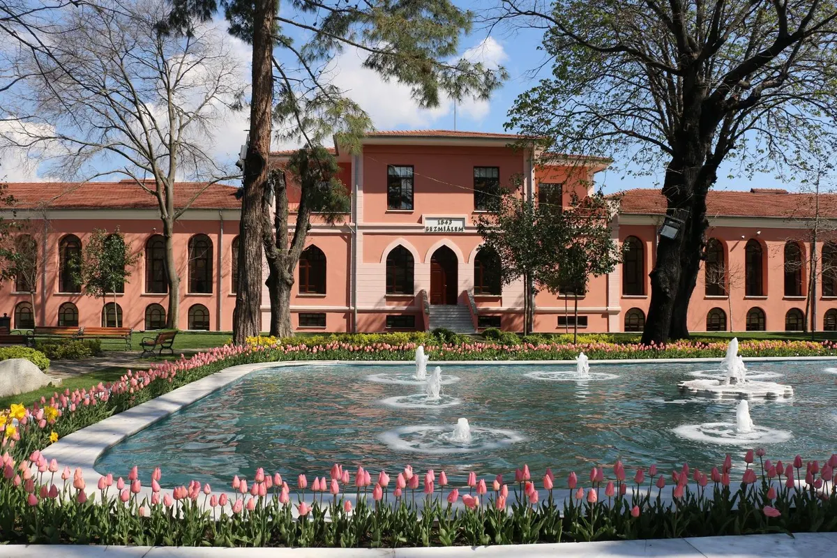 Bezmiâlem Vakif University